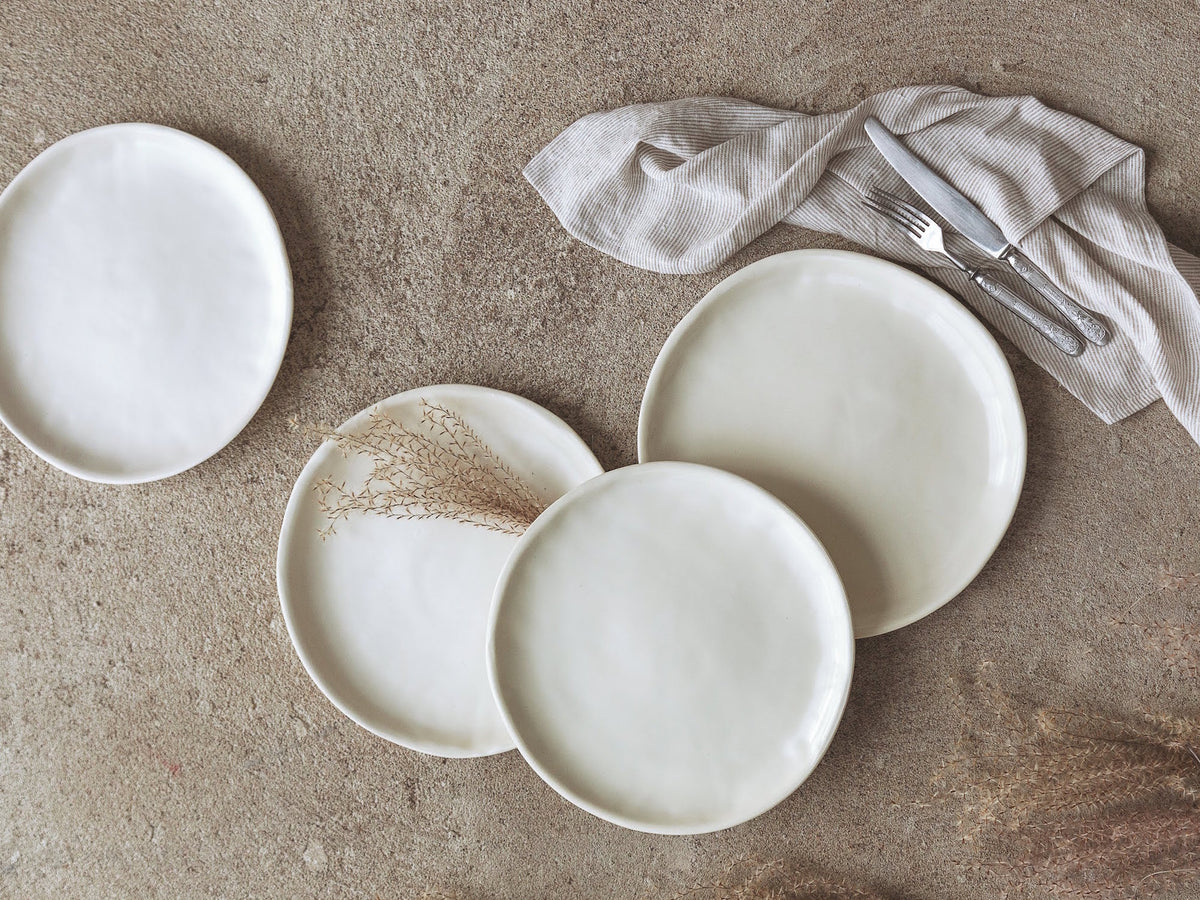 Off-white ivory set of dinner and dessert plate for people – Mr