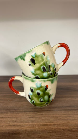 Set of Christmas mugs with a handle